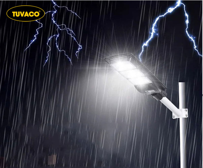 Mưa bão có ảnh hưởng gì đến đèn NLMT không?