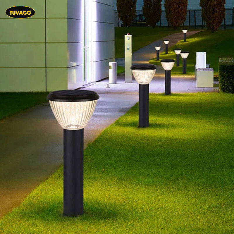 Sân vườn hiện đại là không thể thiếu thiết bị đèn NLMT